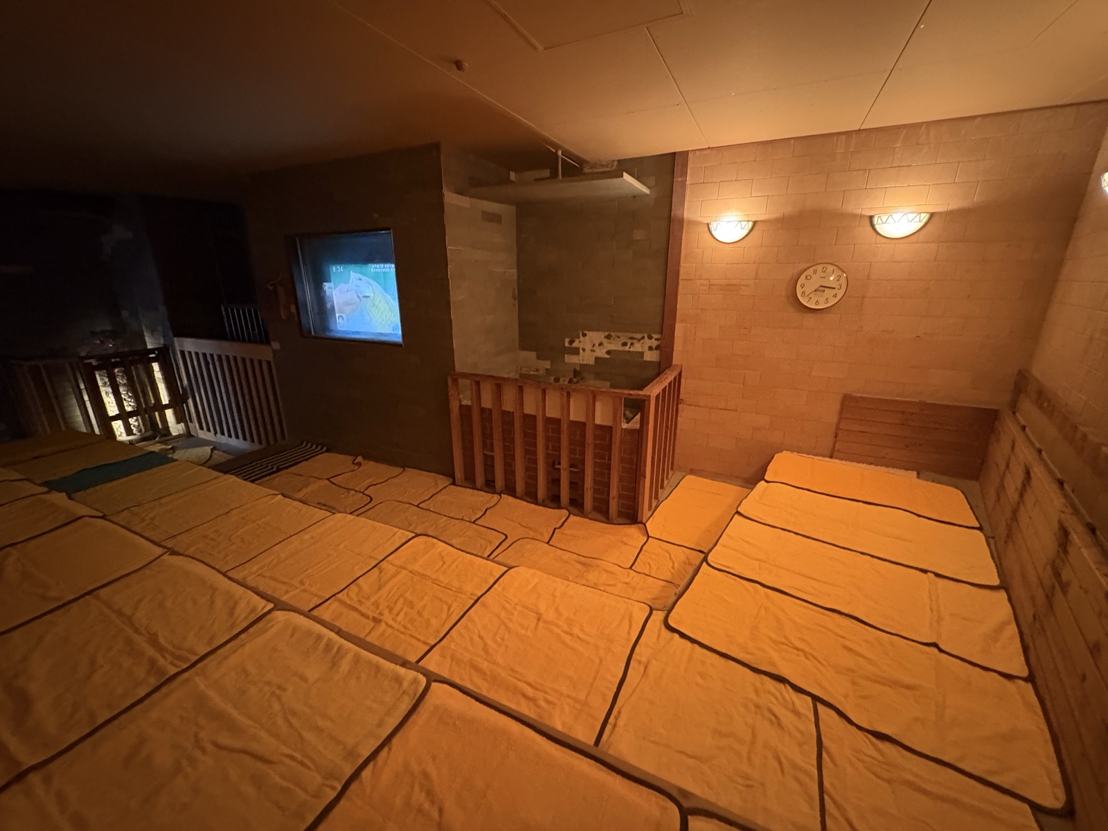 草加健康センターのサウナ室全景